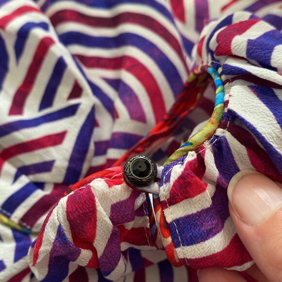 Robert Graham Elizabeth Swirl Silk Print Blouse Sz XS - Picture 7 of 8